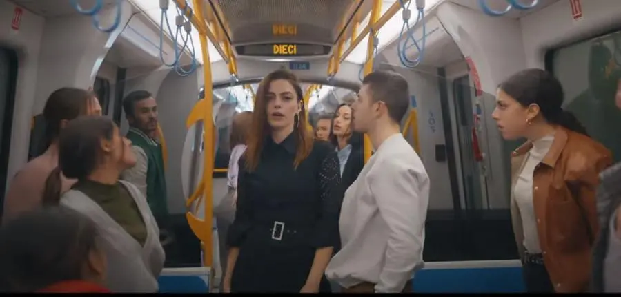Una scena girata sulla metro di Brescia tratta dal video di Dieci, il brano di Annalisa a Sanremo