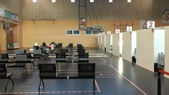 Il centro vaccinale di Iseo vuoto