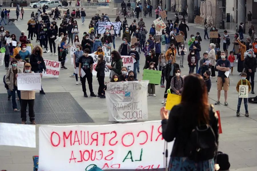 La manifestazione in piazza Vittoria
