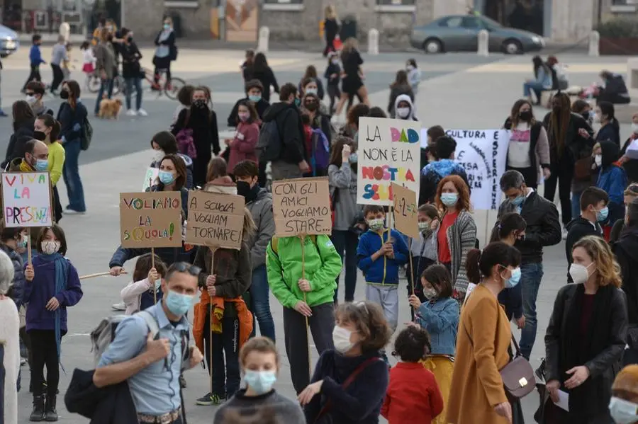 La manifestazione in piazza Vittoria