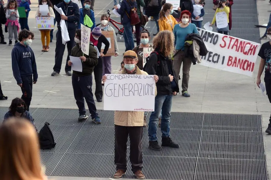 La manifestazione in piazza Vittoria