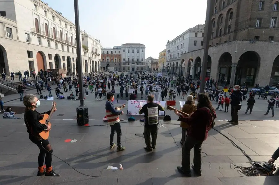 La manifestazione in piazza Vittoria
