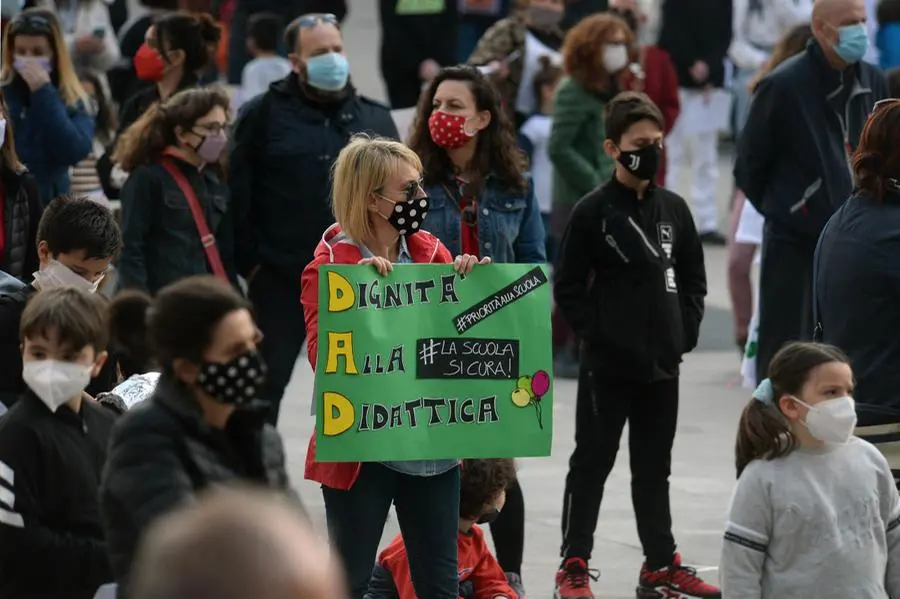 La manifestazione in piazza Vittoria