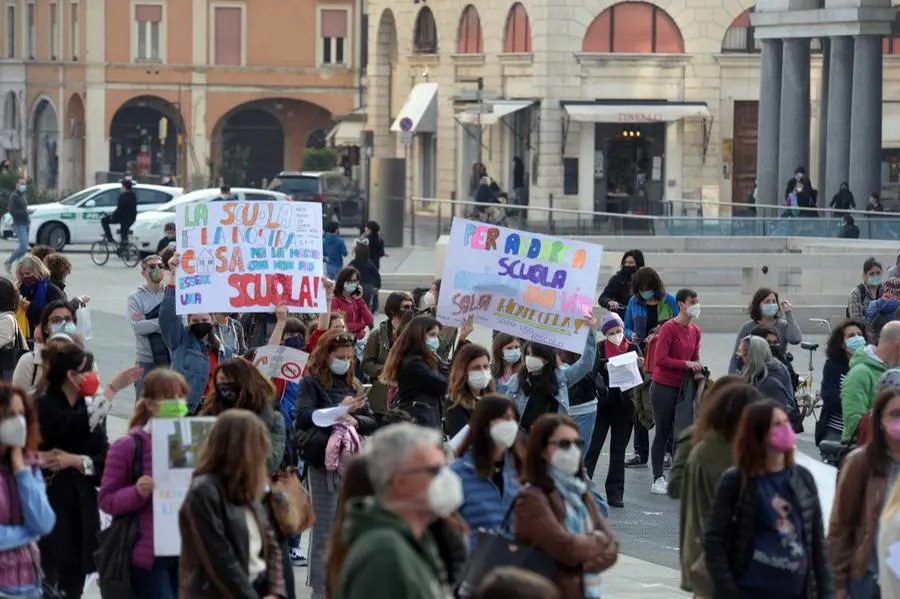 La manifestazione in piazza Vittoria