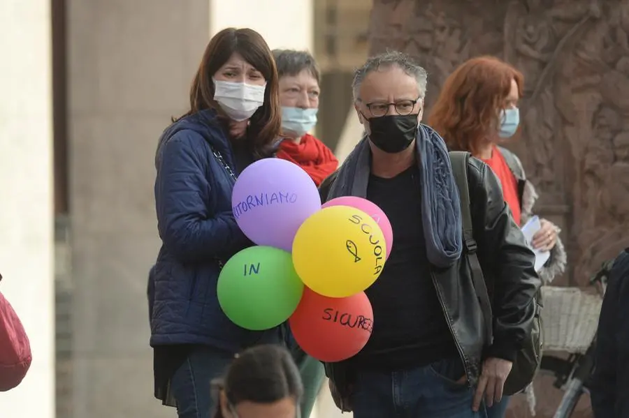 La manifestazione in piazza Vittoria