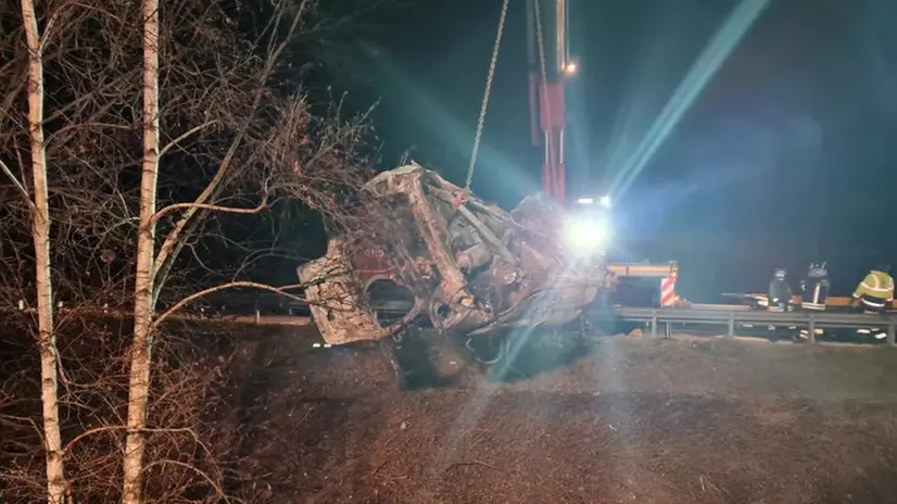 Auto fuori strada a Darfo, un morto