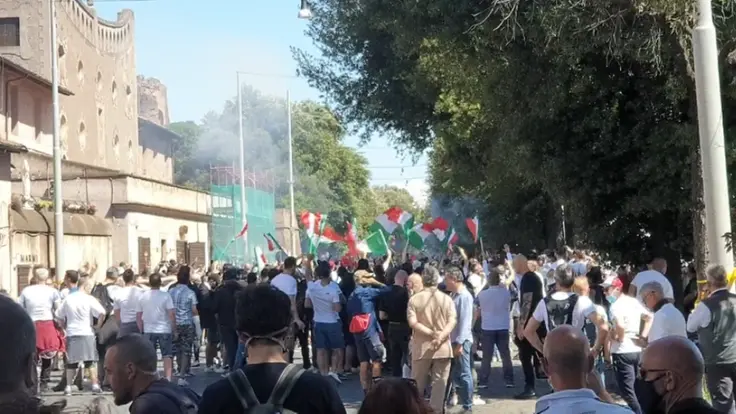 Tensione al Circo Massimo il 6 giugno 2020 tra ultras e forze dell'ordine - Foto Ansa  © www.giornaledibrescia.it