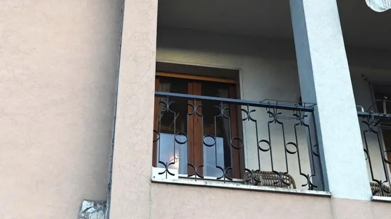 Paolo e Silvia entrano nella loro casa dopo due anni