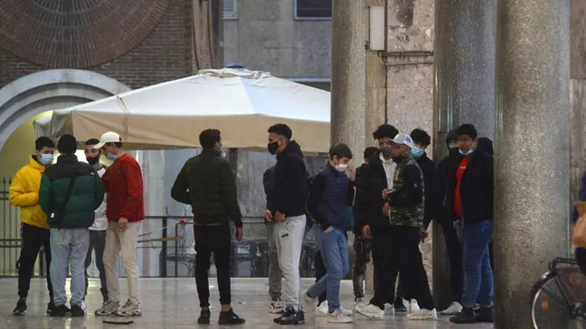 Piazza Vittoria, primo sabato in arancione