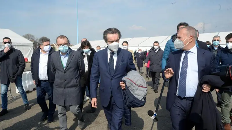 Il presidente all'hub di via Morelli a Brescia
