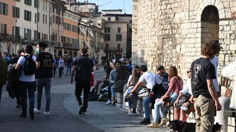 Centro città nell'ultima domenica in arancione