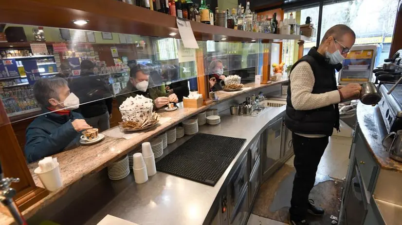 Un bar milanese - Foto © www.giornaledibrescia.it