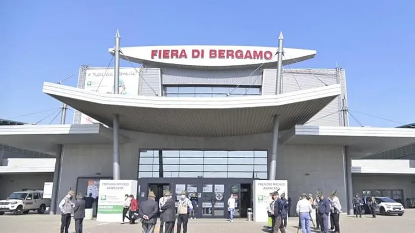 All'interno delle Fiera di Bergamo l'hub vaccinale, nel 2020 fu allestito un ospedale da campo dagli alpini - Foto tratta da Facebook