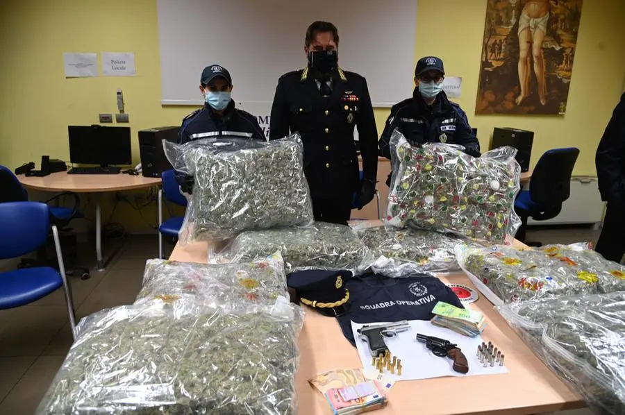 La Polizia locale di Brescia sequestra 24 chili di marijuana