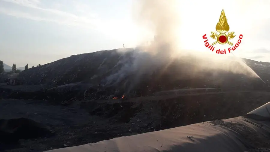 Le fiamme divampate nella discarica di Bedizzole il 27 luglio del 2019