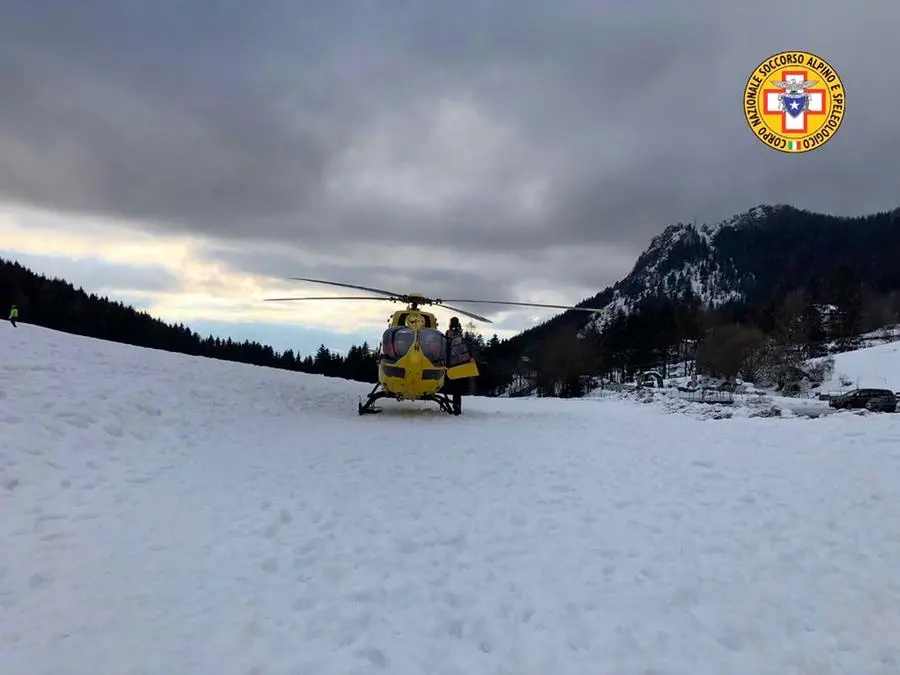 L'intervento di Soccorso Alpini e Vigili del Fuoco sul luogo dell'incidente