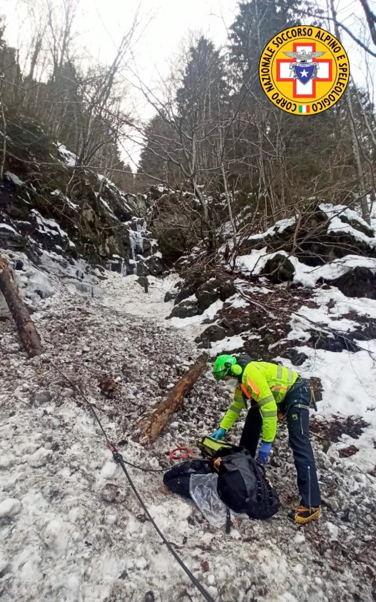 L'intervento di Soccorso Alpini e Vigili del Fuoco sul luogo dell'incidente