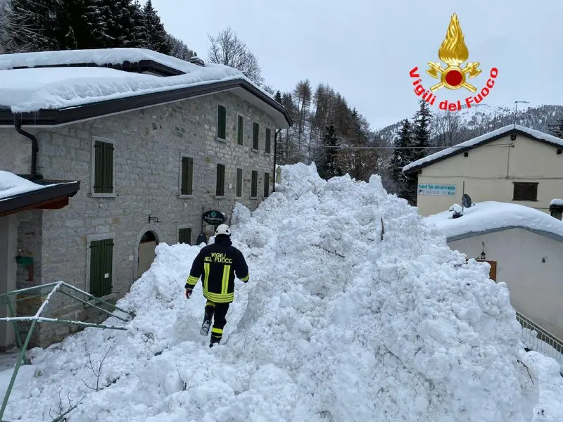 Campolaro, la neve ha raggiunto 15 abitazioni