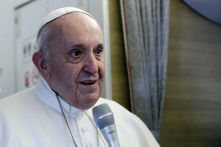 Papa Francesco, l'arrivo in Iraq e l'accoglienza delle autorità