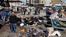 Il mercato sventrato dall'esplosione - Foto www.aljazeera.com