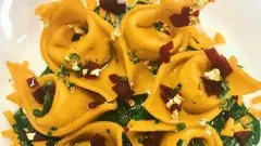Ravioli di coregone con crema di spinaci e di barbabietola