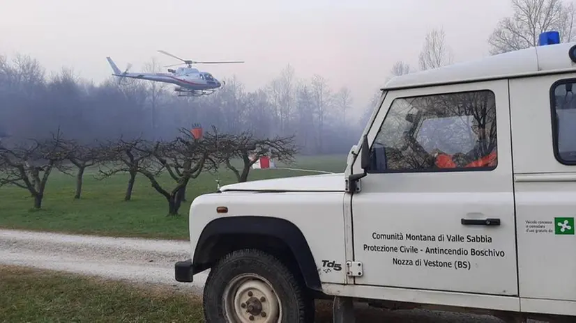 Bosco in fiamme a Sabbio Chiese