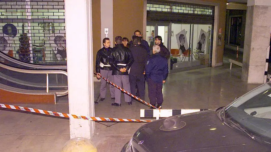 Era il 18 gennaio 2000.  Gli interrati del condominio di via Malta, teatro dell’omicidio - © www.giornaledibrescia.it