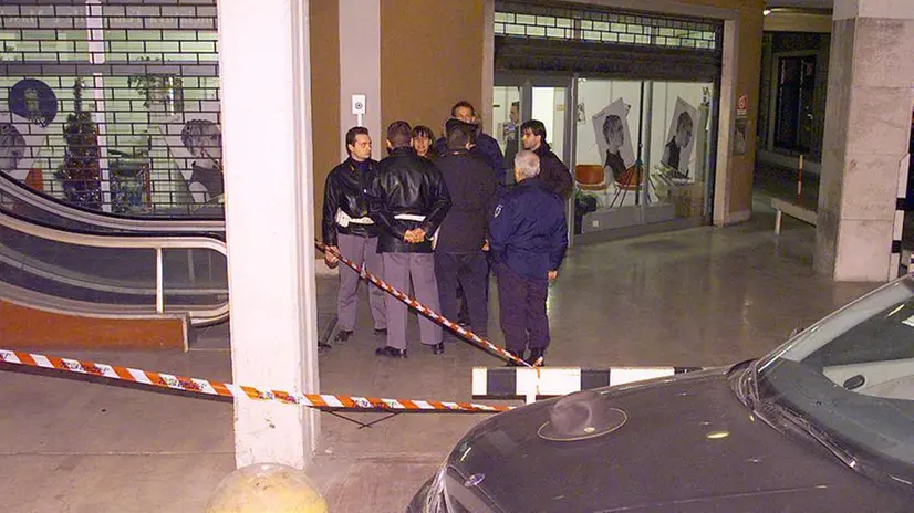 Era il 18 gennaio 2000.  Gli interrati del condominio di via Malta, teatro dell’omicidio - © www.giornaledibrescia.it