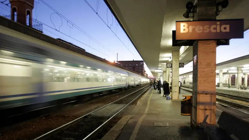Un treno in movimento - Foto © www.giornaledibrescia.it