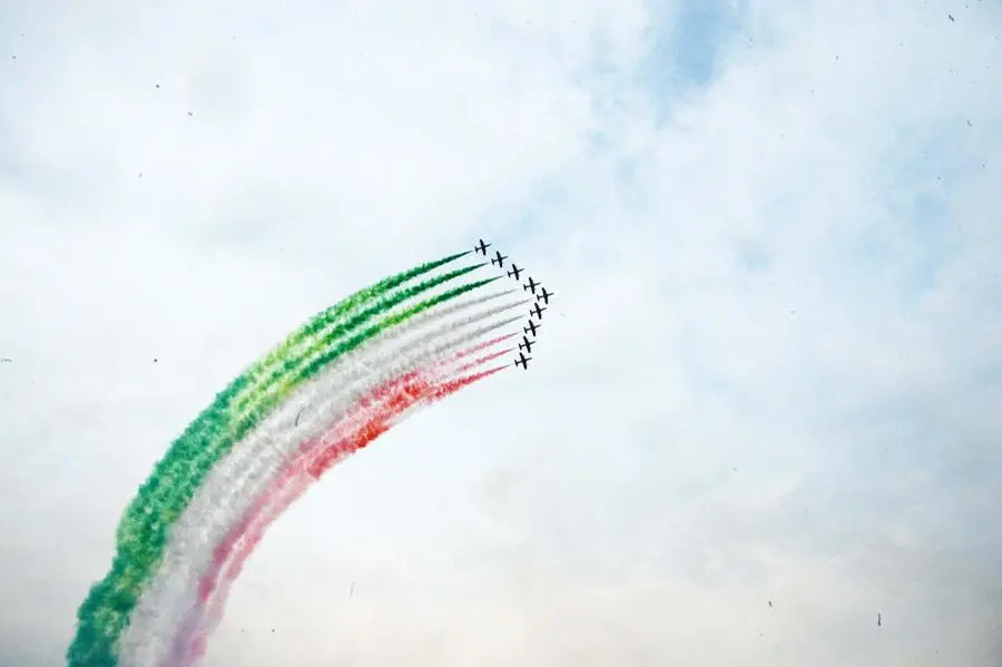 L'alone delle Frecce Tricolori che ha concluso l'air show di Desenzano - Foto Marco Ortogni/Neg © www.giornaledibrescia.it
