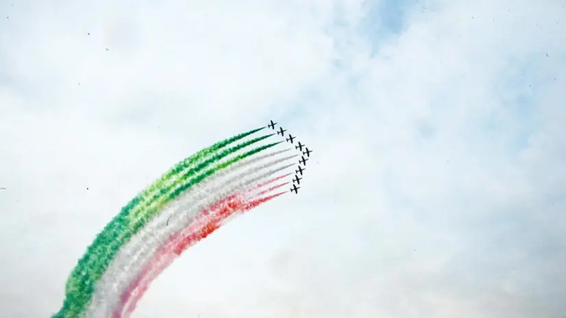 L'alone delle Frecce Tricolori che ha concluso l'air show di Desenzano - Foto Marco Ortogni/Neg © www.giornaledibrescia.it
