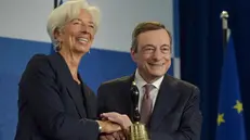 Christine Lagarde e Mario Draghi - Foto Ansa/Bernd Kammerer © www.giornaledibrescia.it