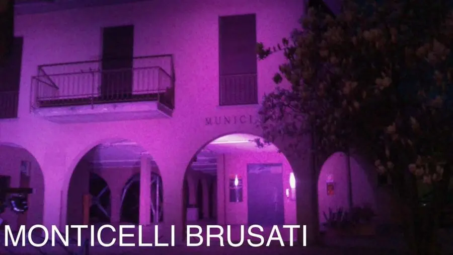 Disturbi alimentari, i monumenti si tingono di lilla