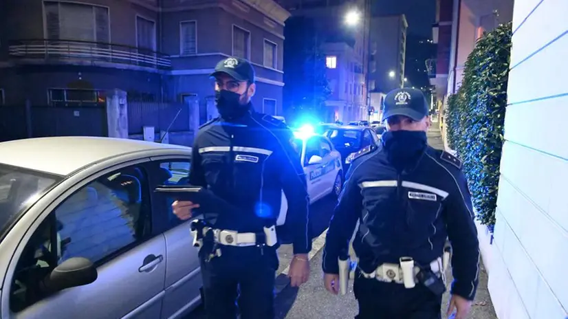 Polizia locale, una pattuglia appiedata in città.Foto © www.giornaledibrescia.it