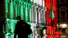 Palazzo Chigi illuminato con il tricolore - Foto Ansa/Fabio Frustaci © www.giornaledibrescia.it