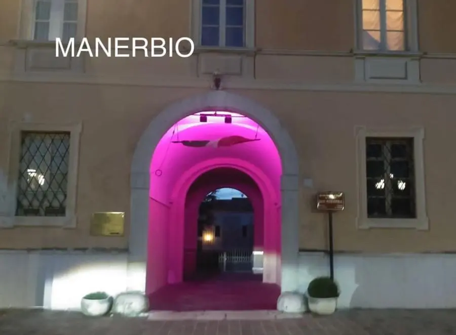 Disturbi alimentari, i monumenti si tingono di lilla
