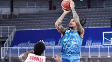 David Moss in azione contro Varese -  Foto New Reporter Checchi © www.giornaledibrescia.it