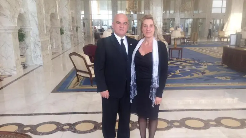 Bellini e la moglie in Kuwait nel 2016 per la celebrazione dei 25 anni della liberazione del Paese arabo - Foto archivio gen. Gianmarco Bellini © www.giornaledibrescia.it