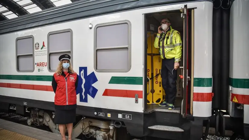 La presentazione del treno sanitario a Milano - Foto Ansa/Matteo Corner © www.giornaledibrescia.it