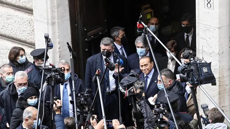 L'arrivo di Silvio Berlusconi - Foto Ansa/Riccardo Antimiani © www.giornaledibrescia.it