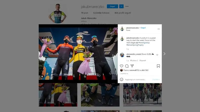 Jakub Mareczko (a destra, in nero) ha postato sul suo profilo Instragram la foto di esultanza sul podio del prologo dell'Istrian Spring Trophy