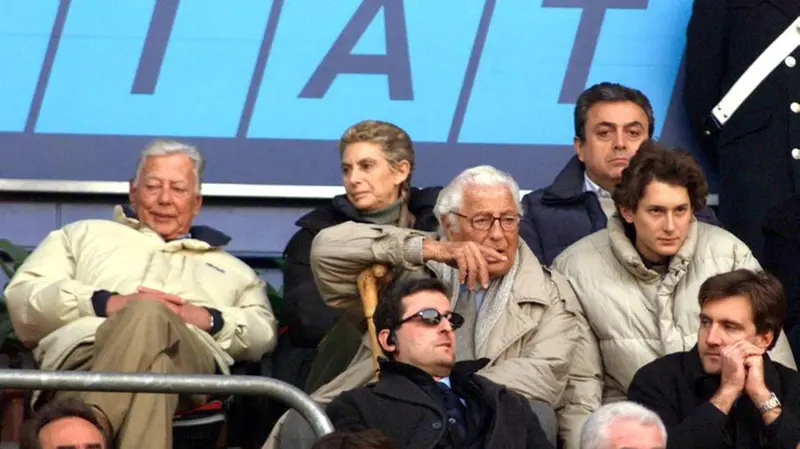 La famiglia Agnelli allo stadio a inizio 2000 - Foto Ansa/Falzone © www.giornaledibrescia.it