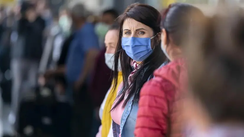 Una donna con la mascherina - Foto © www.giornaledibrescia.it