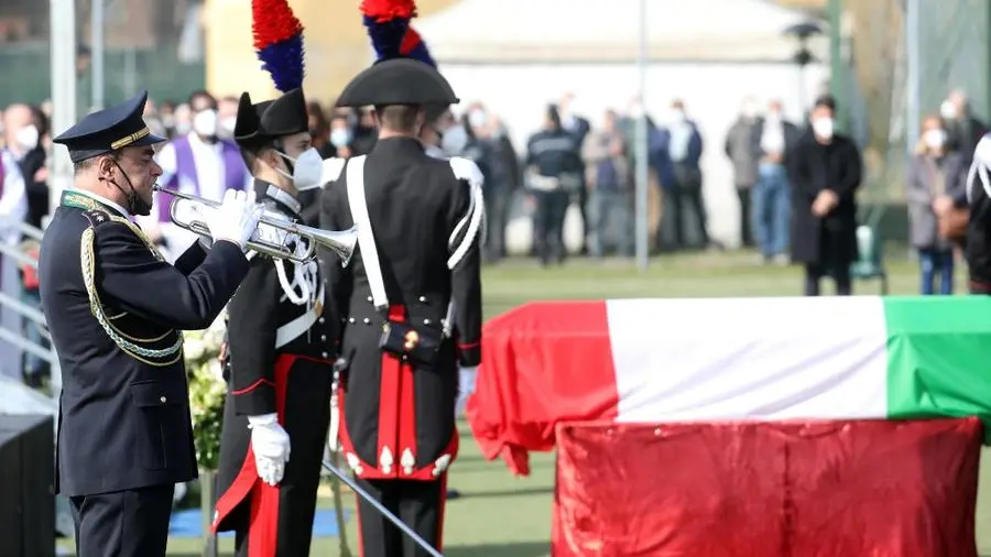Il funerale dell'ambasciatore e del carabiniere uccisi in Congo - Foto Ansa  © www.giornaledibrescia.it