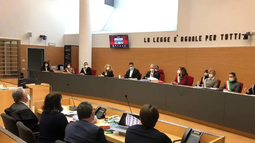 L'aula di tribunale in cui svolge l'udienza del processo a carico di Giacomo Bozzoli - Foto © www.giornaledibrescia.it