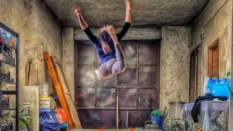 Vanessa Ferrari, in isolamento causa Covid-19, vola anche nel garage di casa - Foto tratta dal profilo Instagram