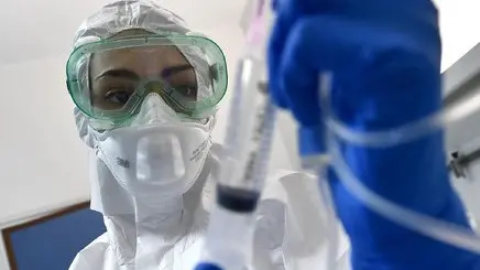 Nei laboratori di Virologia si eseguono il sequenziamento e il tracciamento del Sars-Cov-2 - © www.giornaledibrescia.it