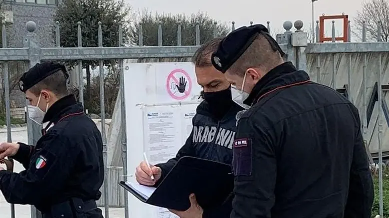 I carabinieri della Compagnia di Desenzano e quelli del Nil hanno controllato l’azienda di Carpenedolo - © www.giornaledibrescia.it