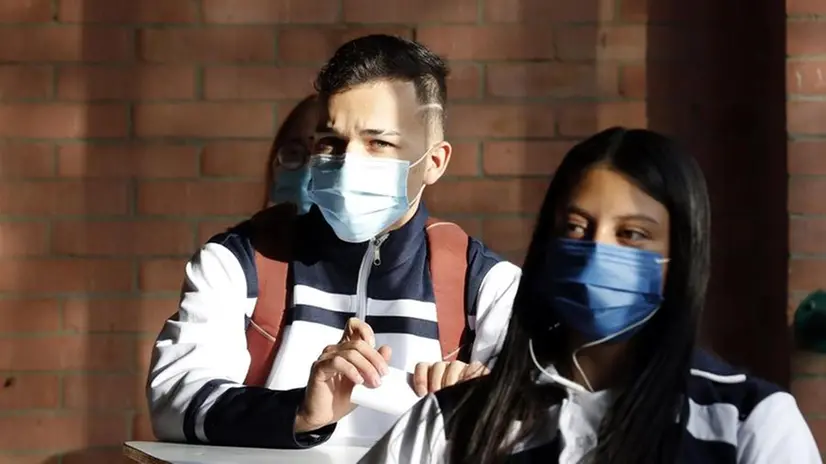 Protagonisti i giovani, che hanno subito in modo particolare la pandemia - Foto Ansa/Epa Mauricio Duenas Castaneda © www.giornaledibrescia.it