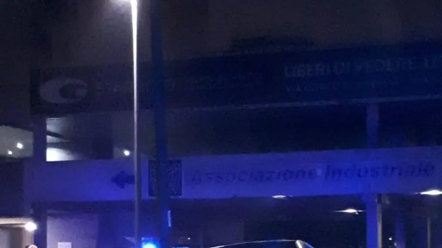 Bresciadue, l'auto incidentrata tra il cavalcavia Kennedy e via Cefalonia - © www.giornaledibrescia.it
